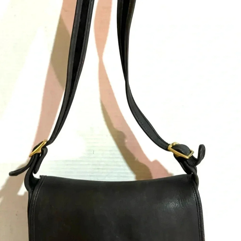 Black vintage leather crossbody bag - Picture 2 of 6